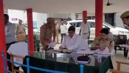 पीलीभीत: शहर कोतवाली और गजरौला थाने में आयोजित थाना समाधान दिवस में डीएम और एसपी ने सुनी जन समस्याएं