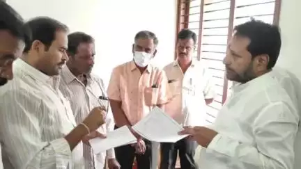 పలమనేరు: పలమనేరు:చెక్ డ్యామ్ ల  నిర్మాణాలు చేపట్టాలి వెంటనే పనులు జరిగేలా చూడాలి అంటూ ఇరిగేషన్ అధికారులను ఆదేశించిన ఎమ్మెల్యే