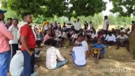 लातेहार: जड़ यांग टोला में ग्रामसभा का आयोजन, ग्राम प्रधान बाबूलाल उरांव ने की अध्यक्षता
