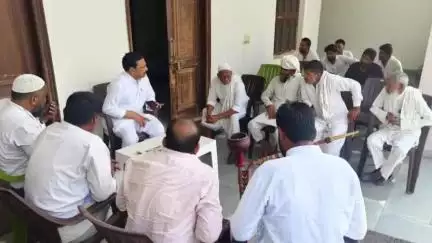 नूह: फिरोजपुर झिरका: कांग्रेस विधायक मामन खान ने भादस में लोगों की समस्याएं सुनीं