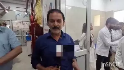 संभल: जिला अस्पताल में विश्व रक्तदान दिवस पर डीएम राजेंद्र पैसिया और एसपी कृष्ण विश्नोई ने किया रक्तदान