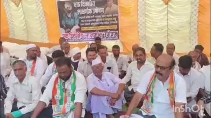 जळगाव जामोद: बच्चू कडू यांच्या  आंदोलनाच्या समर्थनार्थ राष्ट्रवादी काँग्रेस शरद पवार पक्षाच्या वतीने तहसील कार्यालयासमोर उपोषण