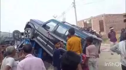 घिरोर: औछा के अचलपुर पर खड़ी ई-रिक्शा पर शराब के नशे में स्कॉर्पियो चालक ने तेजी से मारी टक्कर