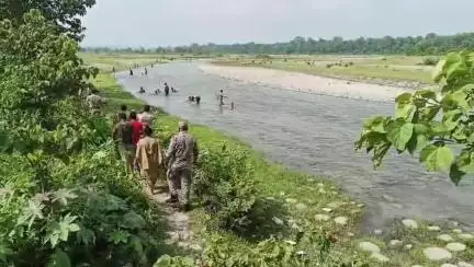 ধূপগুড়ি: মূর্তি নদীতে স্নান বন্ধের জন্য এবার ময়দানে নামল বনদপ্তর, পুলিশ ও যৌথ বন সুরক্ষা কমিটির সদস্যরা