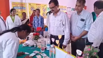 गोरखपुर: सीएमओ ने पिपरौली ब्लॉक के सेवई गांव में मॉडल सीआई वीएचएसएनडी पर स्वास्थ्य और सुपोषण का संदेश दिया