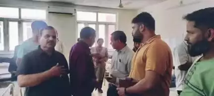 बांसी: एडी स्वास्थ्य बस्ती मंडल ने 50 बेड हॉस्पिटल का किया निरीक्षण, डेंटल सर्जन मिली अनुपस्थित