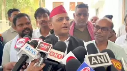कन्नौज: अहिल्याबाई होलकर पाल चौराहे पर दो महापुरुषों की सोने की प्रतिमा लगाने पर अखिलेश यादव ने कही बात, जानिए खबर