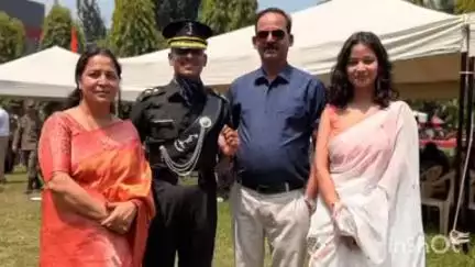 अल्मोड़ा: कार्तिक बोरा के सेना में लेफ्टिनेंट बनने पर अल्मोड़ा क्षेत्र में खुशी की लहर, माता-पिता ने बेटे के कंधों पर लगाए स्टार