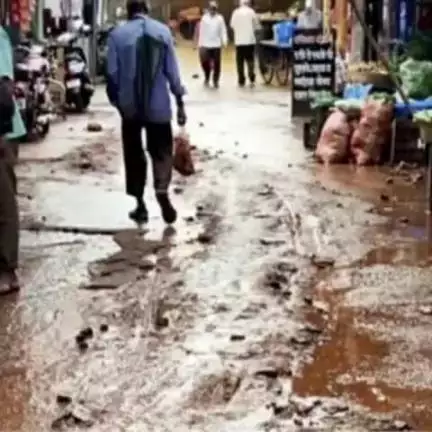 रत्नागिरी: मुसळदार पावसाचा संगमेश्वरला फटका; बाजारपेठेत पुराच्या पाण्यासह चिखलाचे साम्राज्य
