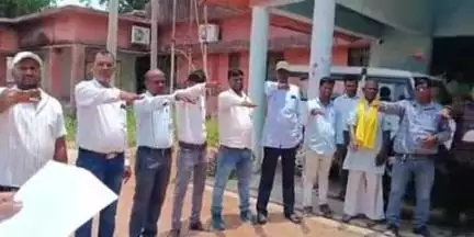 डंडई: विश्व रक्तदान दिवस पर डंडई में अनोखी मिसाल, अधिकारियों व कर्मियों ने रक्तदान की शपथ ली