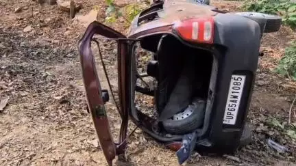 पटेरा: दमोह-कटनी हाईवे पर लालघाटी के समीप अनियंत्रित होकर पलटी कार, 4 लोग हुए घायल