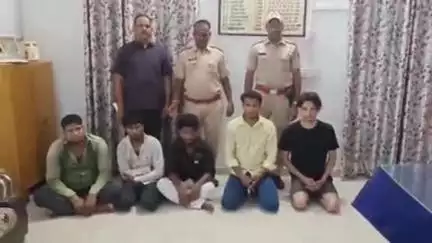 हिण्डौन: सदर पुलिस ने संदिग्ध परिस्थितियों में घूमते हुए पांच लोगों को गांवडा सहित अलग-अलग स्थानों से किया गिरफ्तार