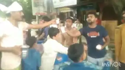 धामपुर: नहटौर के ईदगाह तिराहे पर सामाजिक लोगों ने चिलचिलाती गर्मी से राहत दिलाने के लिए छबील लगाकर शरबत पिलाया