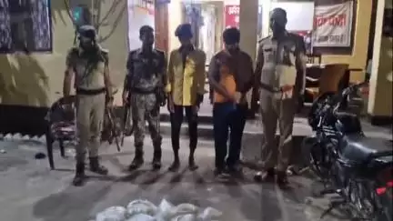 अरेराज: अरेराज पुलिस ने बहादुरपुर नहर के समीप 110 लीटर देसी शराब के साथ एक तस्कर को किया गिरफ्तार, एक चोरी की बाइक भी ज़ब्त