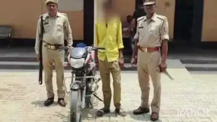 शिकारपुर: छतारी पुलिस ने चोरी की मोटरसाइकिल के साथ 1 शातिर अभियुक्त को किया गिरफ्तार