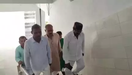 कटिहार: कटिहार में अनियमित बिजली आपूर्ति को लेकर कांग्रेस नेताओं ने डीएम को सौंपा मांग पत्र, सुधार की मांग की