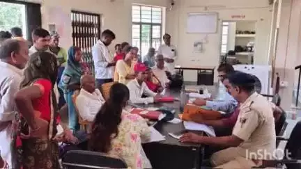 नवादा: जिले के सभी थानों में जनता दरबार का आयोजन हुआ, सीओ एवं थानाध्यक्ष रहे मौजूद