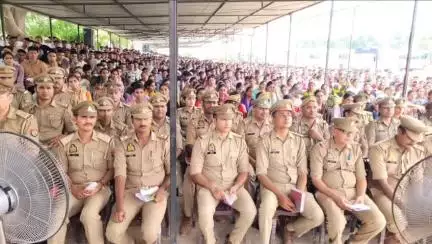 कोल: यूपीपी आरक्षी भर्ती के अभ्यर्थियों को CM देंगे नियुक्ति पत्र, पुलिस लाइन से SSP ने बसों को हरी झंडी दिखाकर किया रवाना