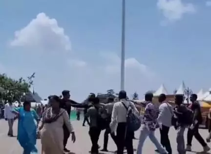 शिमला शहरी: शिमला के रिज पर भिड़े टूरिस्ट, दोनों ओर से चले लात-घूंसे; स्थानीय लोगों और पुलिस ने छुड़वाया