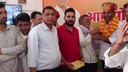 दांतारामगढ़: सड़क स्वीकृत करवाने पर रामनगर के ग्रामीणों ने भाजपा नेता का किया सम्मान