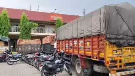मुरादाबाद: मुरादाबाद में व्यापारियों ने लकड़ी बेचकर की करोड़ों रुपए की GST चोरी