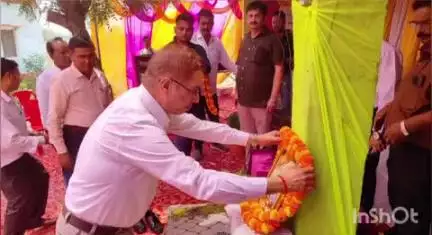 रॉबर्ट्सगंज: सिद्धि गांव में DM की अध्यक्षता में कृषक एवं वैज्ञानिक संवाद का आयोजन किया गया