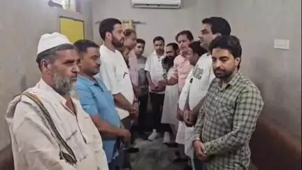 सहारनपुर: अहमदाबाद में हुए विमान हादसे में गुज़रे लोगों को नगर निगम के पार्षद दल ने मानकमऊ में खिराजे अकीदत पेश की और दुआ की