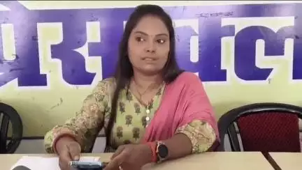 गोरखपुर: बेलीपार के भौवापार निवासिनी ने प्रेस कॉन्फ्रेंस में भाभी की बहन की पुत्री पर लाखों के गहने चोरी का लगाया आरोप