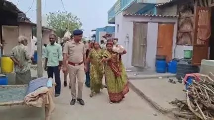 ખંભાત: મીતલી ગામની વચ્ચે આવેલ ઘંટીએ અનુ. જાતિના વૃદ્ધ મહિલા પોલીસ પ્રોટેક્શન સાથે લોટ દળાવા પહોંચ્યા