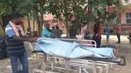 गुमला: कमलपुर में पानी मांगने के बहाने पहुंचे आरोपी ने तीन लोगों पर किया हमला, टांगी से महिला की हत्या, आरोपी गिरफ्तार