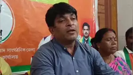 মুর্শিদাবাদ জিয়াগঞ্জ: রাজ্যের শাসক দলের বিরুদ্ধে  বিষফোড়ক মুর্শিদাবাদ বিধানসভার বিজেপি বিধায়ক, দলীয় কার্যালয়ে সাংবাদিকদের মুখোমুখি
