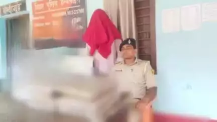 कटिहार जिला के कुर्सेला थाना पुलिस द्वारा मादक पदार्थो के विरुद्ध बड़ी कार्रवाई करते हुए 05.818 किलोग्राम गांजा एवं 01 मोटरसाइकिल के साथ 02 तस्कर को किया गया गिरफ्तार I