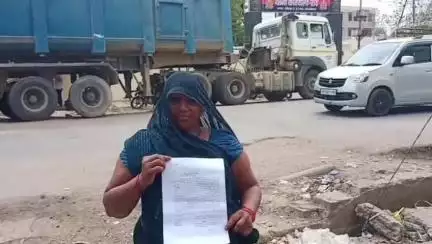 राठ: गुगरवारा गांव में महिला ने ग्राम प्रधान पति पर आरोप लगाया, कहा- पुत्र के साथ मारपीट कर रुपए और बाइक छीनने का किया गया