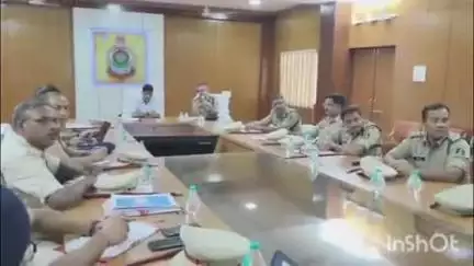 राजनांदगांव: पुलिस अधीक्षक कार्यालय में डीजीपी अरुण देव गौतम ने पुलिस अधिकारियों और कर्मचारियों की बैठक ली