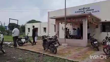 परांडा: शहरातील विज वितरण सुरळीत करण्यासाठी एका आठवड्यात दुरुस्तीचे काम करणार:अधिक्षक अभियंता आडे यांची परंडा कार्यालयात माहीती