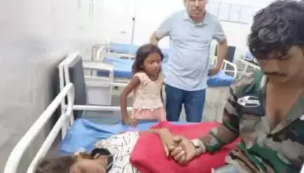 अलीराजपुर: चंद्रशेखर आजाद नगर के बड़ी करेटी में बिजली गिरने से महिला की मौत, दो बच्चियां घायल, तहसीलदार पहुंचे अस्पताल