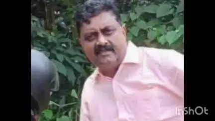 വൈക്കം: വെട്ടിക്കാട്ട്മുക്ക് പാലത്തിൽ നിന്ന് ആറ്റിൽ ചാടി കാണാതായ സ്കൂട്ടർ യാത്രികന്റെ മൃതദേഹം കണ്ടെത്തി