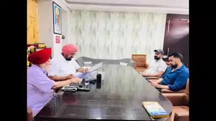 ਡੇਰਾਬਸੀ: ਜ਼ੀਰਕਪੁਰ ਦਫਤਰ ਵਿਖੇ ਹਲਕਾ ਵਿਧਾਇਕ ਕੁਲਜੀਤ ਰੰਧਾਵਾ ਵੱਲੋਂ ਲੋਕਾਂ ਦੀਆਂ ਸੁਣੀਆਂ ਗਈਆਂ ਸਮੱਸਿਆਵਾਂ