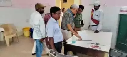कोरांव: सीएमओ प्रयागराज ने सीएचसी कोरांव, पीएचसी लेडियारी व पीएचसी खीरी का निरीक्षण कर स्वास्थ्य सुविधाओं का लिया जायजा