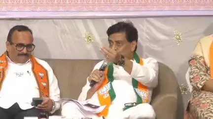 नांदेड: रावसाहेब दानवे यांच्यामुळेच वंदे भारत ट्रेन मुंबई ते नांदेड पर्यंत चालू होणार,अशोक चव्हाण हॉटेल सेंटर पार्क येथे म्हणाले