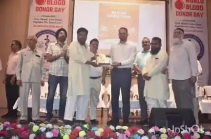 राजनांदगांव: शासकीय मेडिकल कॉलेज अस्पताल के ऑडिटोरियम में रक्तदाता दिवस पर कलेक्टर ने मुस्लिम समाज को किया सम्मानित