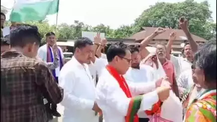 ওদালগুৰি: ভেৰগাঁৱত প্ৰমোদ বড়ো হাটাও বিটিচি বাচাও শ্লোগানেৰে বিপিএফৰ বিশাল  ৰেলী,৪০ টা সমষ্টিতে প্ৰাৰ্থীত্ব আগবঢ়াব বিপিএফে