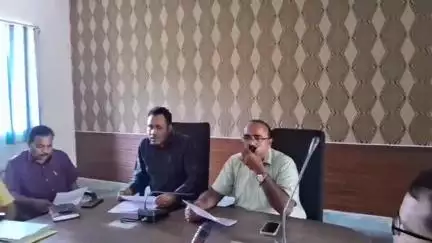 टुंडी: टुंडी प्रखंड कार्यालय में बीडीओ की अध्यक्षता में हुई महत्वपूर्ण बैठक