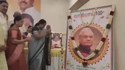 ஈரோடு: பெருந்துறை சாலையில் உள்ள தனியார் திருமண மண்டபத்தில் தெற்கு மாவட்ட பாஜக சார்பில் ஐம்பெரும் விழா நடைபெற்றது