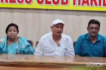 हरिद्वार: वरिष्ठ कांग्रेसी नेता और लोकसभा प्रत्याशी वीरेंद्र रावत ने प्रेस क्लब में सांसद त्रिवेंद्र सिंह रावत पर किया हमला