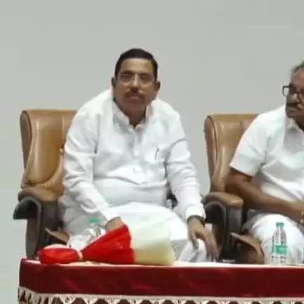 ಕಲಬುರಗಿ: ಮುಂಬೈ ಮೇಲೆ ದಾಳಿಯಾದಾಗ ಒಬ್ರಾದರೂ ರಾಜೀನಾಮೆ ಕೊಟ್ರಾ? ನಗರದಲ್ಲಿ ಕಾಂಗ್ರೆಸ್ ವಿರುದ್ಧ ಕೇಂದ್ರ ಸಚಿವ ಪ್ರಹ್ಲಾದ್ ಜೋಶಿ ವಾಗ್ದಾಳಿ