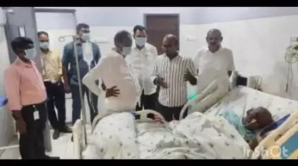 భూపాలపల్లి: కాంగ్రెస్ పార్టీ సీనియర్ నాయకుడిని ఆసుపత్రిలో పరామర్శించిన, ఎమ్మెల్యే గండ్ర సత్యనారాయణరావు