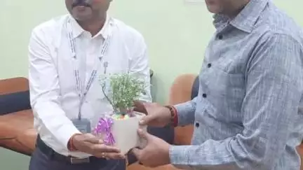 बोध गया: गया एयरपोर्ट पर हज यात्रियों की वापसी को लेकर डीएम शशांक शुभंकर ने अधिकारियों के साथ की बैठक और निरीक्षण
