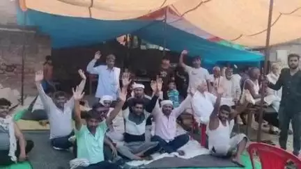 डीग: शहर के दिल्ली दरवाजे पर शराब ठेके को लेकर तीसरे दिन भी विरोध प्रदर्शन जारी