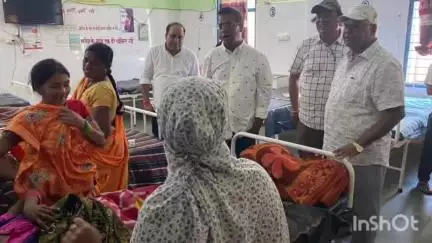 कलेक्टर डॉ. कन्नौजे ने सरसींवा पीएचसी का औचक निरीक्षण किया, स्वास्थ्य सेवाओं में सुधार के दिए निर्देश